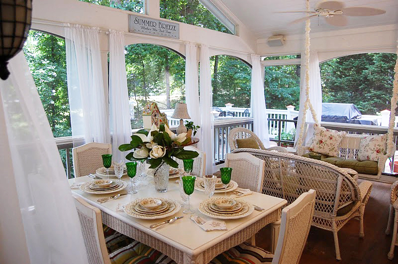 Screened-in Porch in the summertime