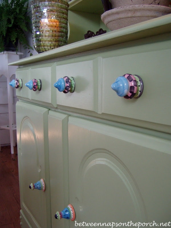 Colorful Painted Knobs for Porch Hutch_wm