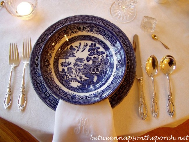 Blue Willow Dishware in a Blue and White Table Setting