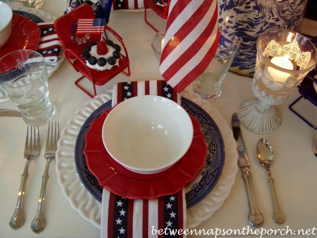 I've been working on a patriotic themed tablescape in my head for weeks now...couldn't quite pull it together in time for Memorial Day. But, there was no way I was letting the 4th of July get by without celebrating the Red, White and Blue!