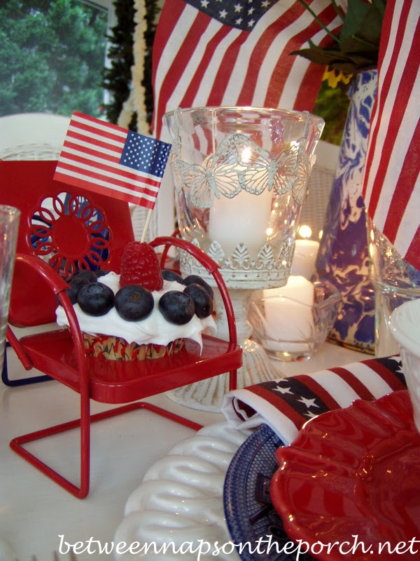 I've been working on a patriotic themed tablescape in my head for weeks now...couldn't quite pull it together in time for Memorial Day. But, there was no way I was letting the 4th of July get by without celebrating the Red, White and Blue!