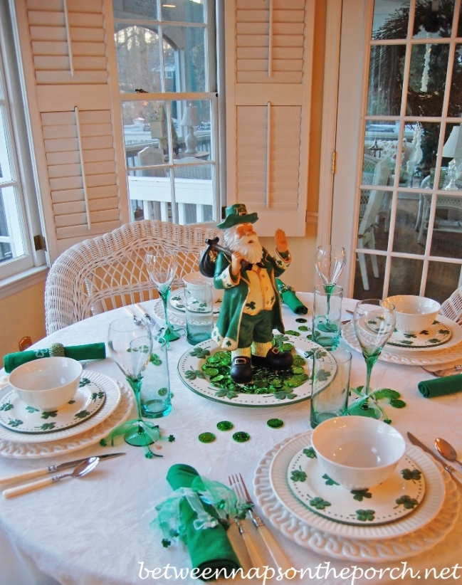 St Patricks Day Table Setting With 4 Leaf Clover Plates And A