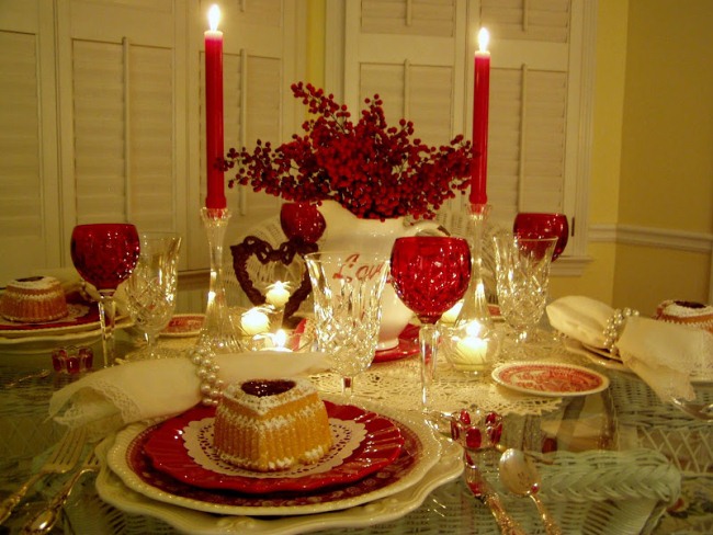 Valentine's Day Table Setting with Yummy Heart Cakes  Valentine table  decorations, Valentine day table decorations, Romantic dinner tables