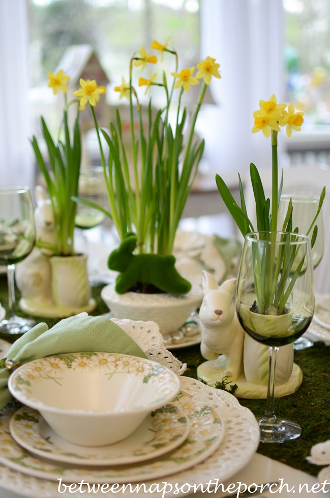 Table Settings For Easter : 45 Best Easter Table Settings + Centerpieces | HGTV : Celebrate easter by setting a pretty table that echoes all that you love about spring.