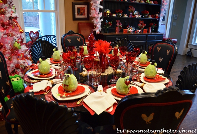 https://betweennapsontheporch.net/wp-content/uploads/2013/01/Valentines-Day-Table-Setting-Tablescape-1.jpg