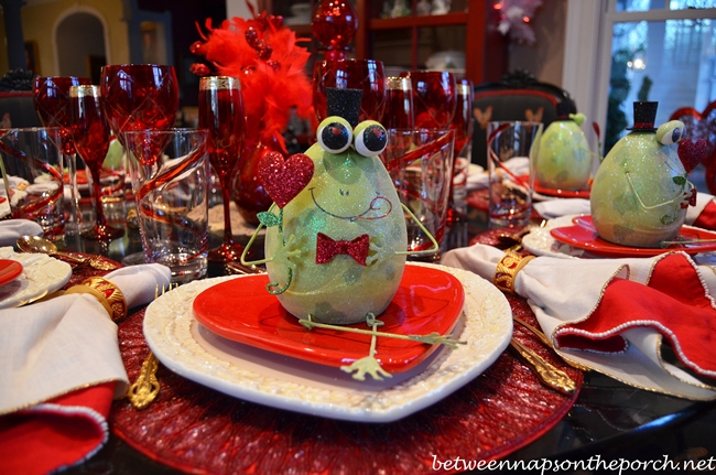 Valentine's Day Table Setting (Tablescape)