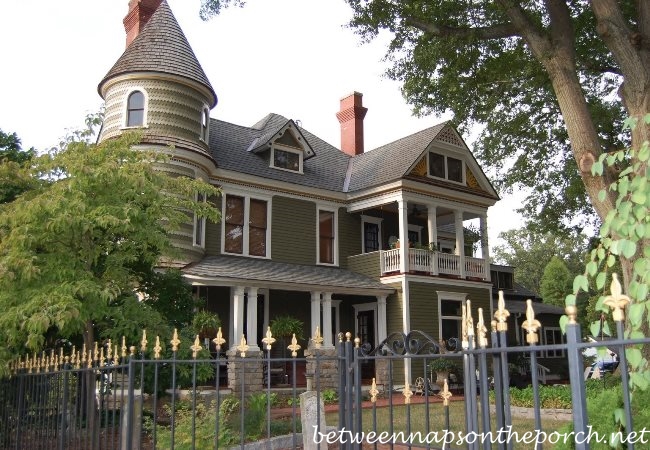 Historic Victorian Home with Side Porch in Grant Park