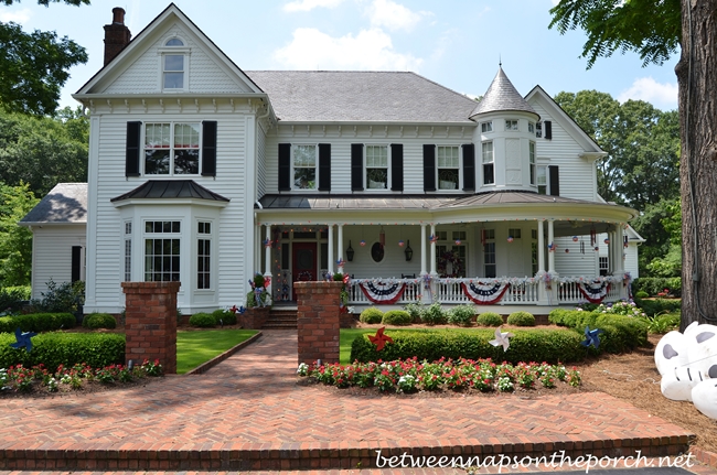 4th of July Decorations for a Victorian Home and Porch