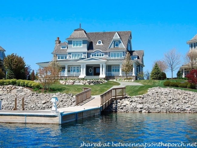 A Waterside Home With Great Beach House Style Between Naps