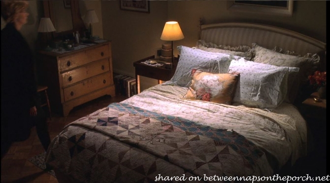 Living Room in Kathleen Kelly's New York Apartment in Movie, You've Got Mail 3