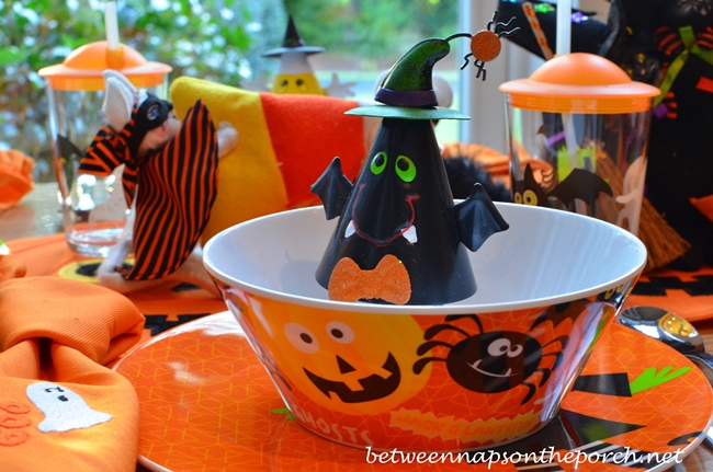 Halloween Dishes for Children's Table Setting_wm