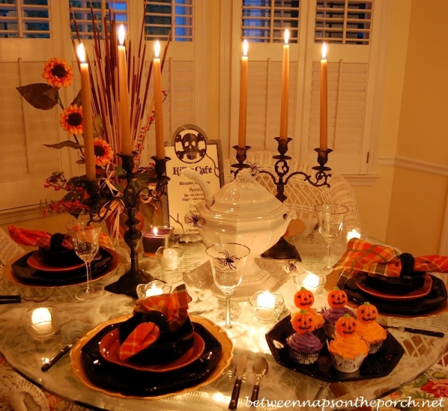 Halloween-Table-Setting