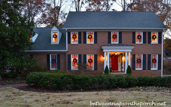 How to Hang Wreaths on Windows (New Guide)