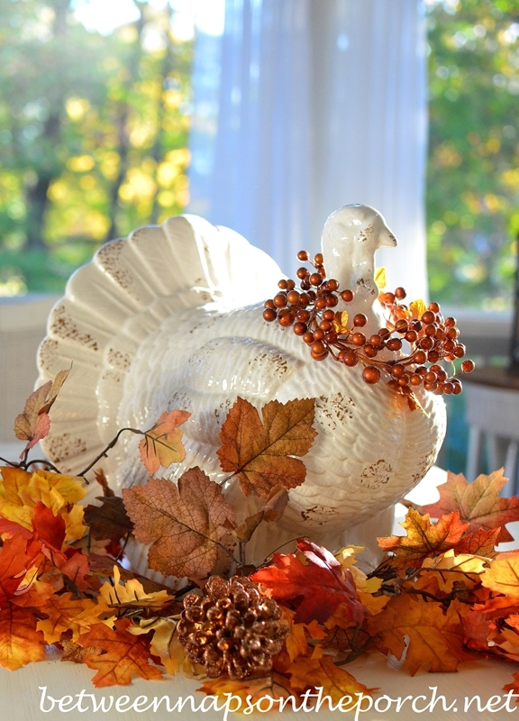 A Fall Thanksgiving Table Setting and Tablescape with a Turkey ...