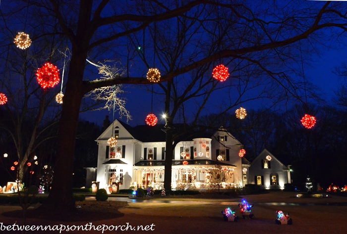 Christmas Decorations for a Victorian Home 2