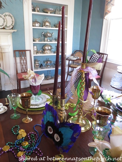 Mardi Gras Table Setting with Mardi Gras Mask Plates 