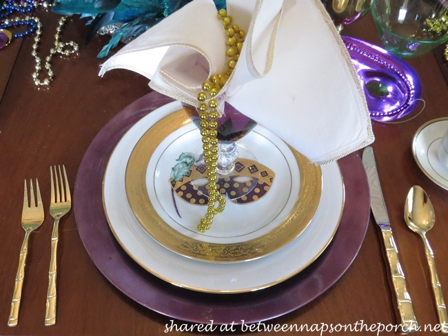 Mardi Gras Table Setting with Mardi Gras Mask Plates 