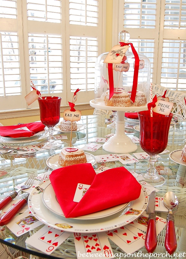 Valentine’s Day Table Setting Tablescape with a Heart Theme