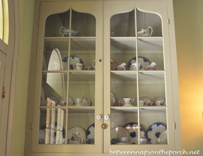 Dishes in Butlers Pantry in San Francisco Plantation