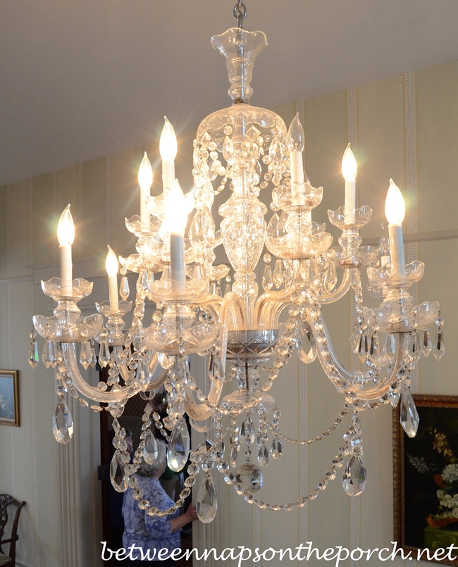 Entry Chandelier in Greenwood Plantation_wm