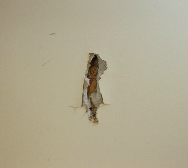 How To Repair A Large Hole In Sheetrock 