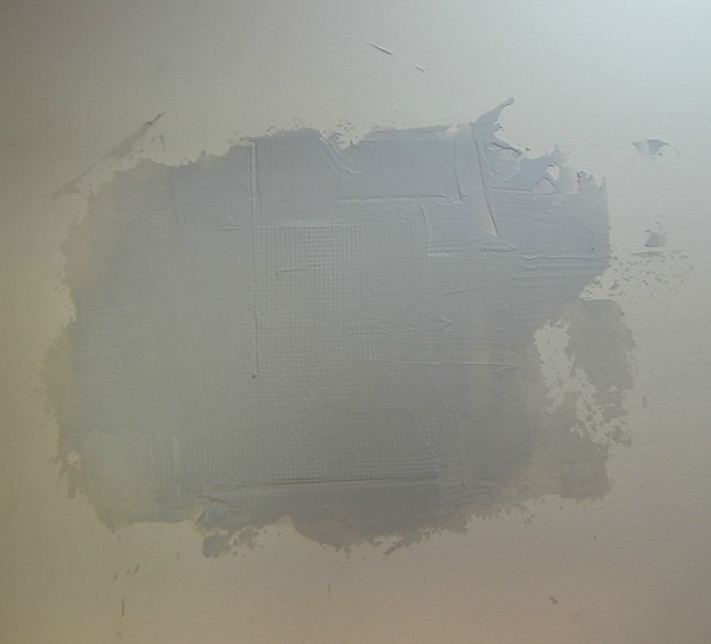 How to repair holes in sheetrock