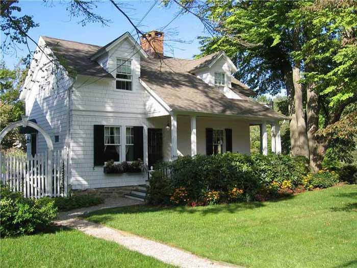 Adorable Waterside Connecticut Cottage