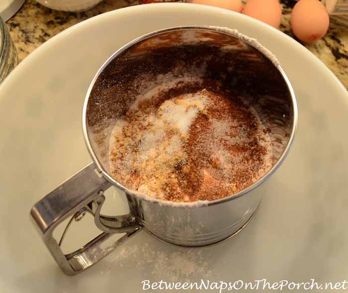 Make A Snowman Spice Cake – Between Naps on the Porch