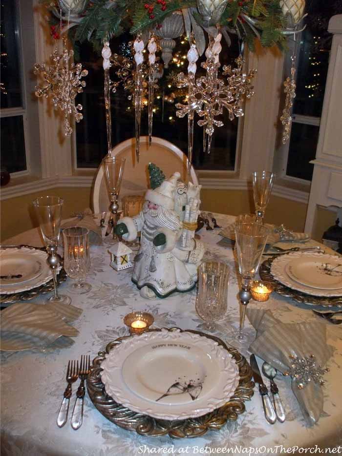 New Year's Table Setting Tablescape with Champagne Plates 04