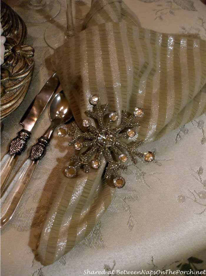 New Year's Table Setting Tablescape with Champagne Plates 08