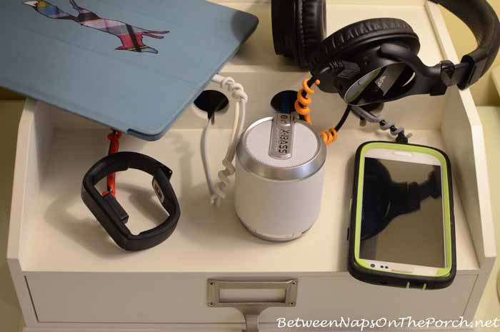 Charging Station for Bluetooth Speaker, iPad, Mobile Phone, Microsoft Fitness Band and Bluetooth Headphones