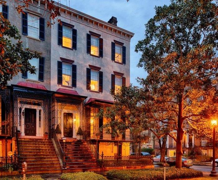 Tour An Historic Savannah Row House On Beautiful Monterey Square