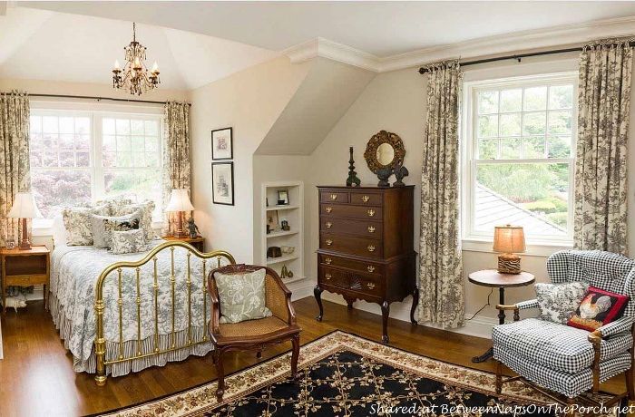 Beautiful Bedroom, Brass Bed & Toile Linens