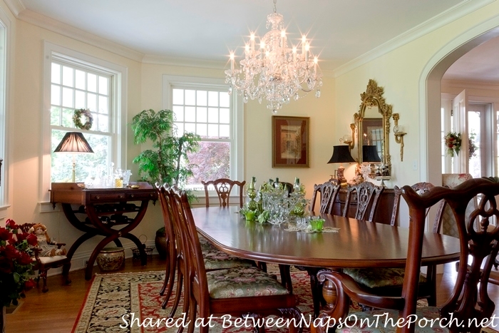 Traditional Dining Room with Crystal Chanderlier