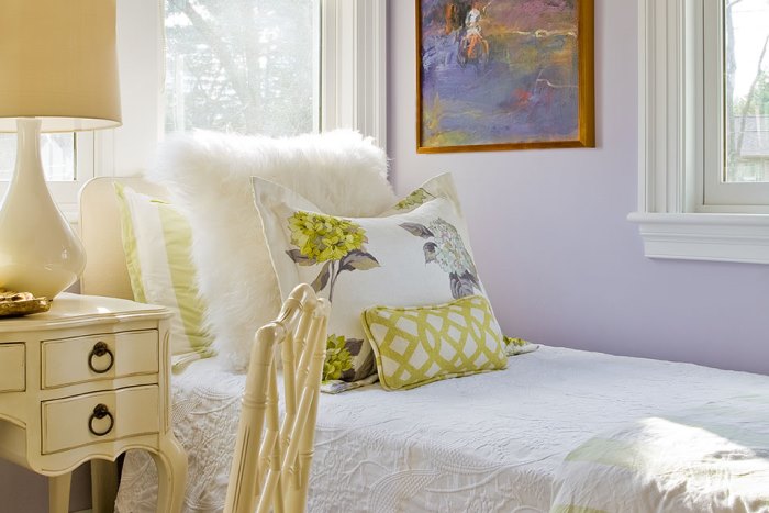 Lavender Walls for Bedroom in Green & Lavender