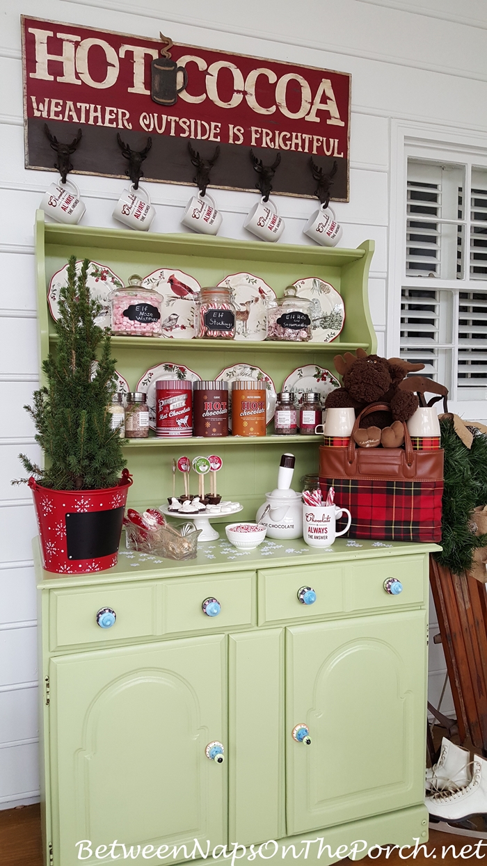 Dining Delight: Hot Cocoa Bar with Gingerbread Theme  Gingerbread  christmas decor, Christmas hot chocolate bar, Christmas hot chocolate