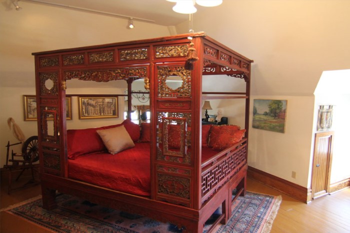 Chinese Bed
