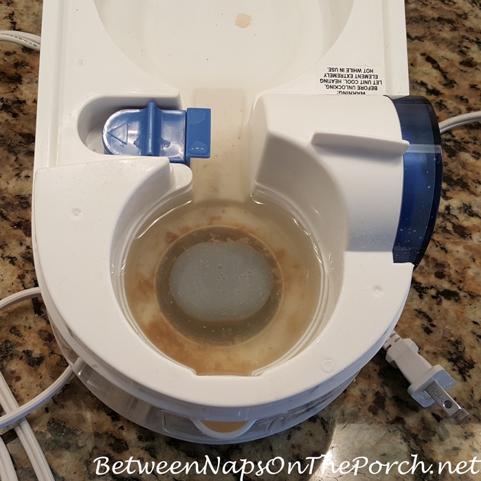 How to Clean the Encrusted Mineral Deposits From Inside a Vicks Humidifier