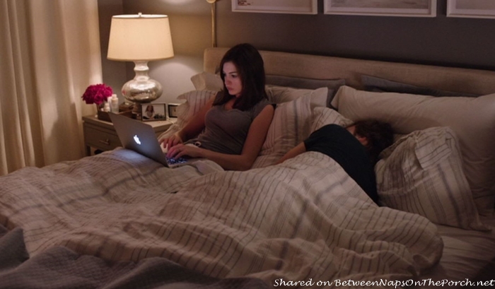 Jules, played by Anne Hathaway, in bed in movie, The Intern