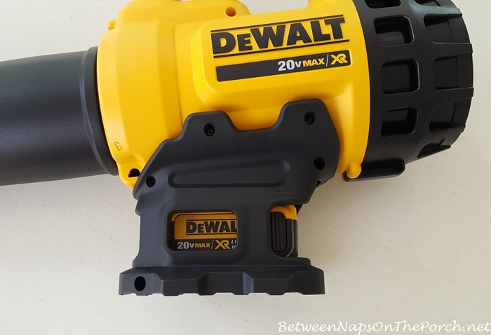 dewalt-blower-with-battery-installed