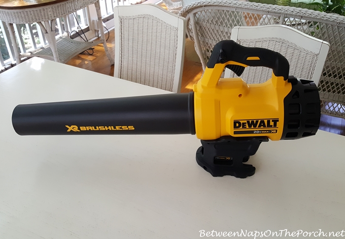 dewalt-cordless-battery-operated-leaf-blower