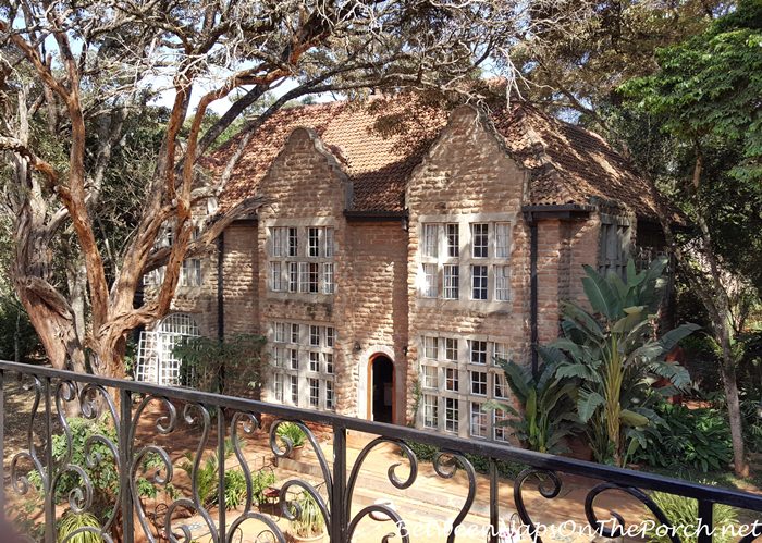 newer-manor-home-at-giraffe-manor