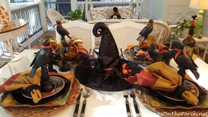 halloween-table-crows-witches-hat-centerpiece