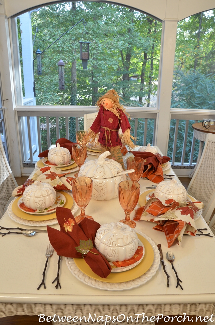 halloween-table-in-autumn-colors