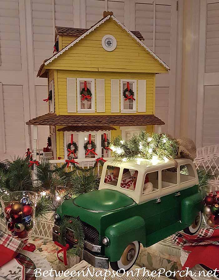Christmas Doll House & Truck with Christmas Tree