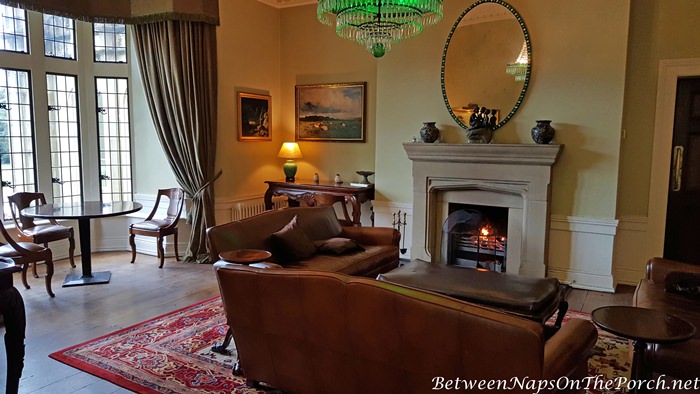 Lough Eske Castle, Cozy Living Room with Fireplace