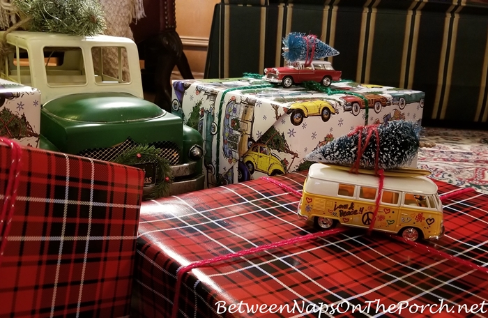 VW Van Bringing Home the Christmas Tree, Chritmas Giftwrap