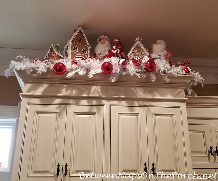 Stylish christmas decoration for kitchen cabinets to spruce up your kitchen