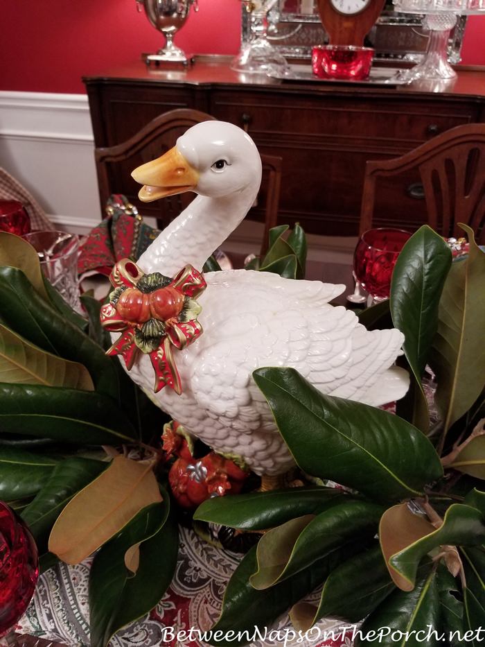 A Christmas Goose, 6 Geese A-laying