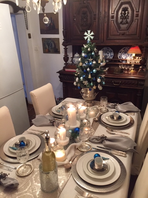 A Christmas Table in White and Silver